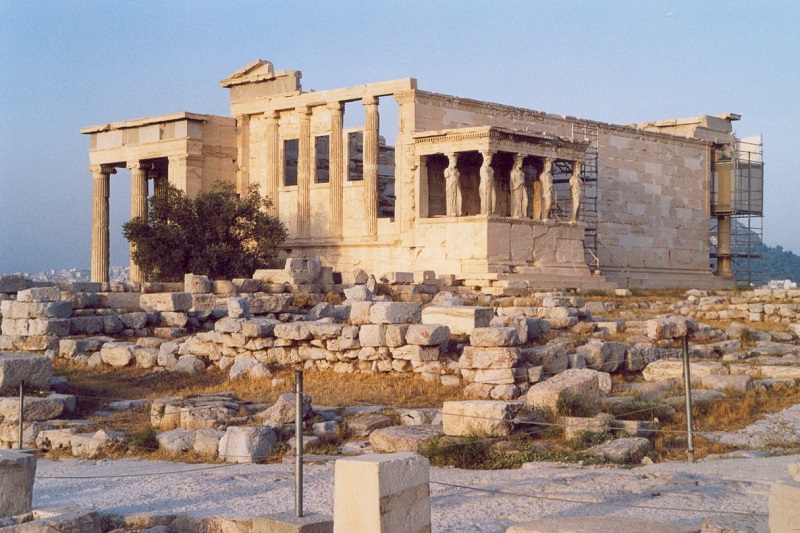 Templo Erecteion em Atenas visto de fora Templo Erecteion em Atenas visto de fora