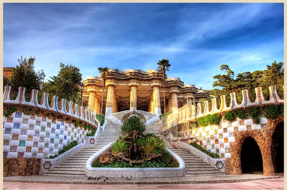 Escadas no Parque Guell em Barcelona na Espanha Escadas no Parque Guell em Barcelona na Espanha
