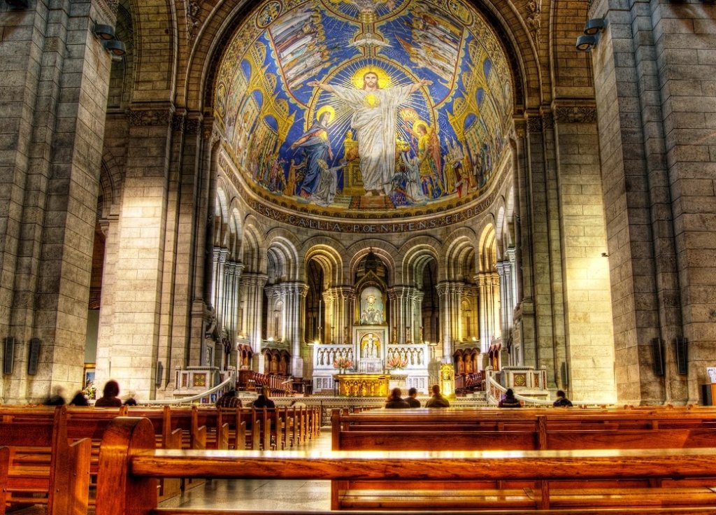 Interior da Basílica do Sagrado Coração em Paris Interior da Basílica do Sagrado Coração em Paris