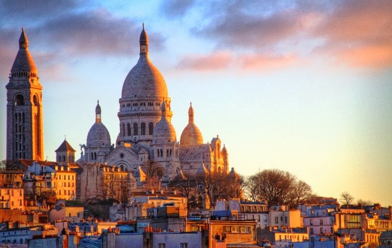 Construções ao redor da Basílica do Sagrado Coração em Paris Construções ao redor da Basílica do Sagrado Coração em Paris