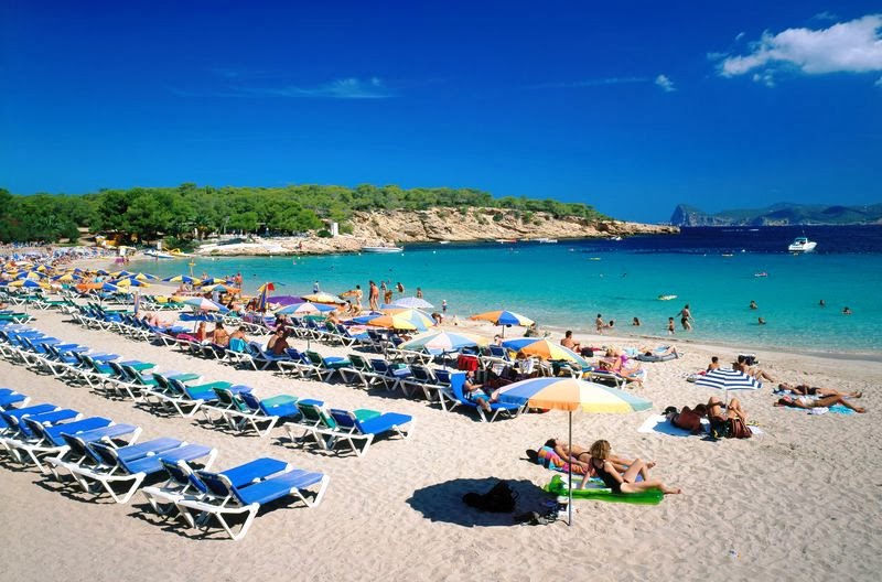Praia Cala Bassa em Ibiza Praia Cala Bassa em Ibiza