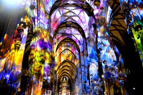 Interior da Catedral de Santo Estevão em Viena Interior da Catedral de Santo Estevão em Viena
