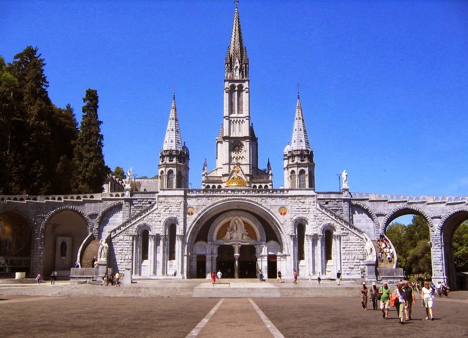 Santuário de Lourdes na França Santuário de Lourdes na França