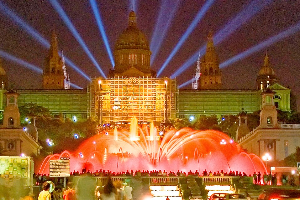Fonte Mágica de Montjuic em Barcelona Fonte Mágica de Montjuic em Barcelona