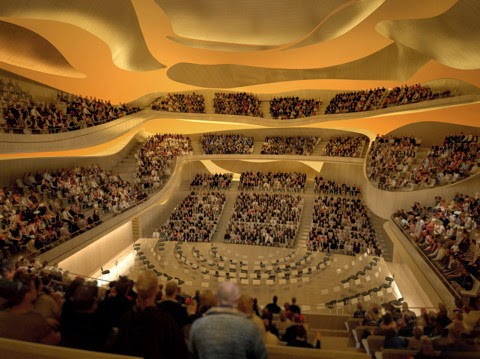 Pessoas na Cidade da Música em Paris Pessoas na Cidade da Música em Paris
