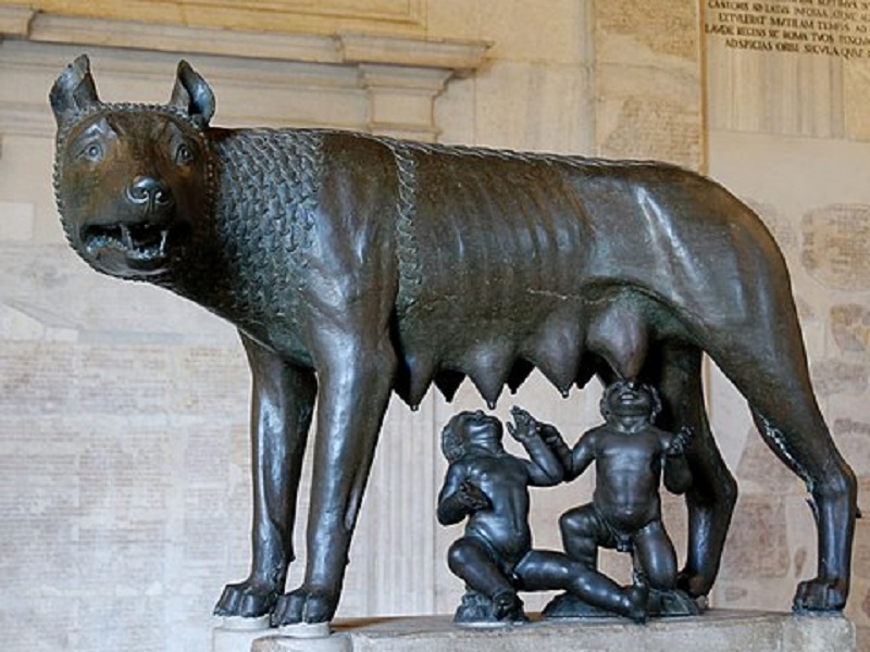Estátua em bronze da Loba no Palácio dos Conservadores em Roma Estátua em bronze da Loba no Palácio dos Conservadores em Roma