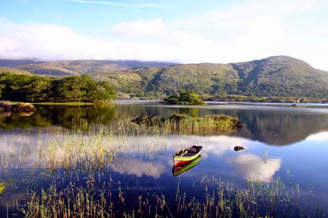 Lago em Ring of Kerry em Killarney na Irlanda Lago em Ring of Kerry em Killarney na Irlanda