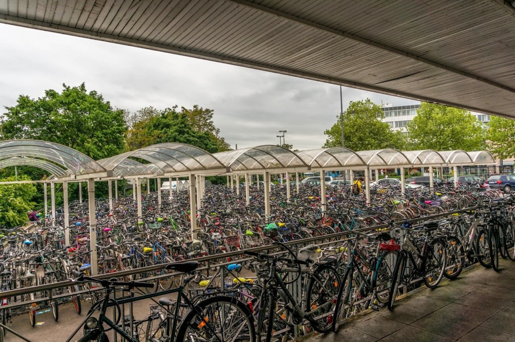 Bicicletário em Frankfurt Bicicletário em Frankfurt