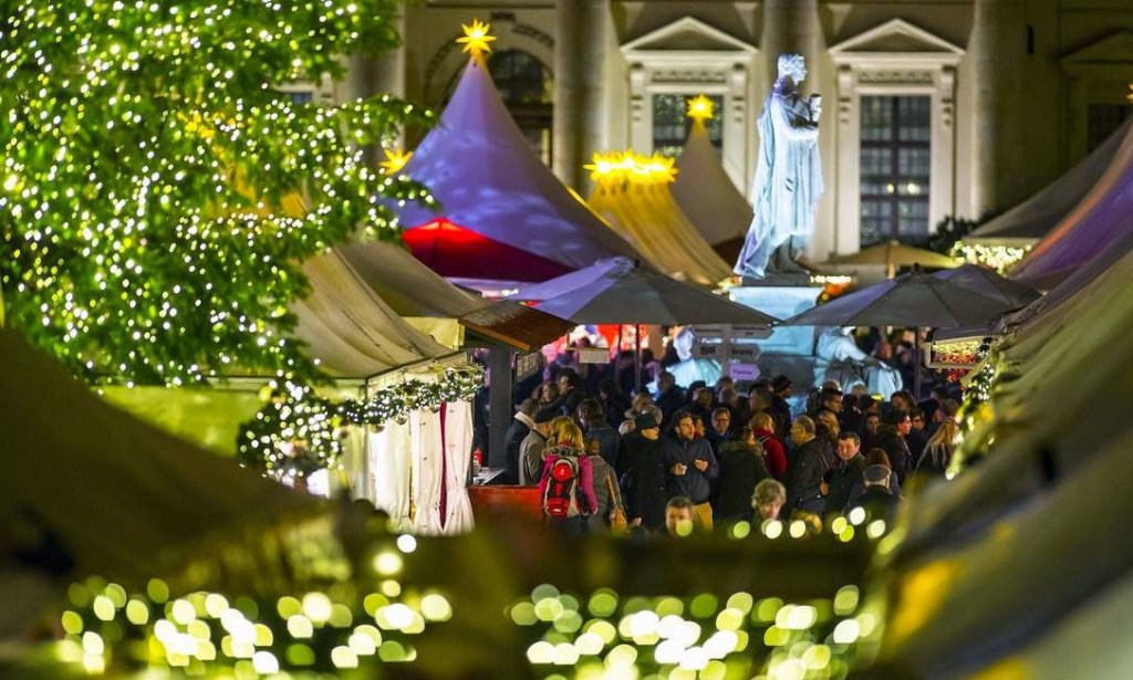 Feira de Natal no Gendarmenmarkt Feira de Natal no Gendarmenmarkt