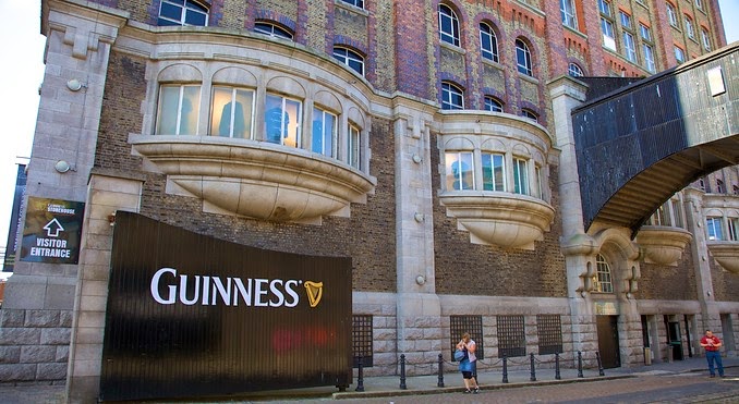 Museu da Cerveja Guinness Storehouse em Dublin Museu da Cerveja Guinness Storehouse em Dublin