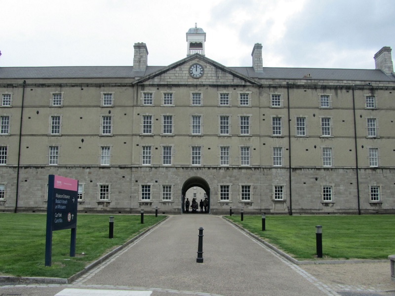 Área das Artes Decorativas e História no Museu Nacional da Irlanda Área das Artes Decorativas e História no Museu Nacional da Irlanda