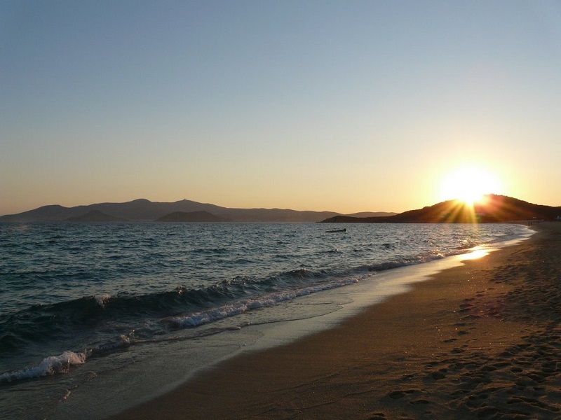 Praia Agios Prokopios na ilha de Naxos Praia Agios Prokopios na ilha de Naxos