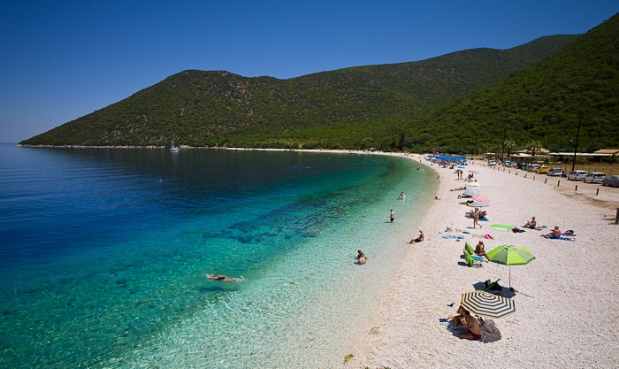 Praia Antisamos na ilha de Cefalônia Praia Antisamos na ilha de Cefalônia