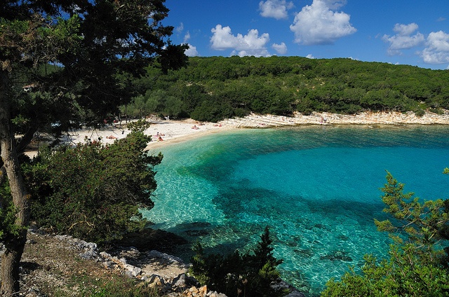 Praia Emblisi Fiskardo na ilha de Cefalônia Praia Emblisi Fiskardo na ilha de Cefalônia