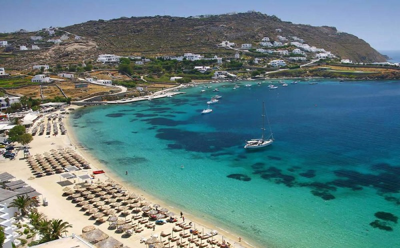 Praia Kalo Livadi na ilha de Mykonos Praia Kalo Livadi na ilha de Mykonos