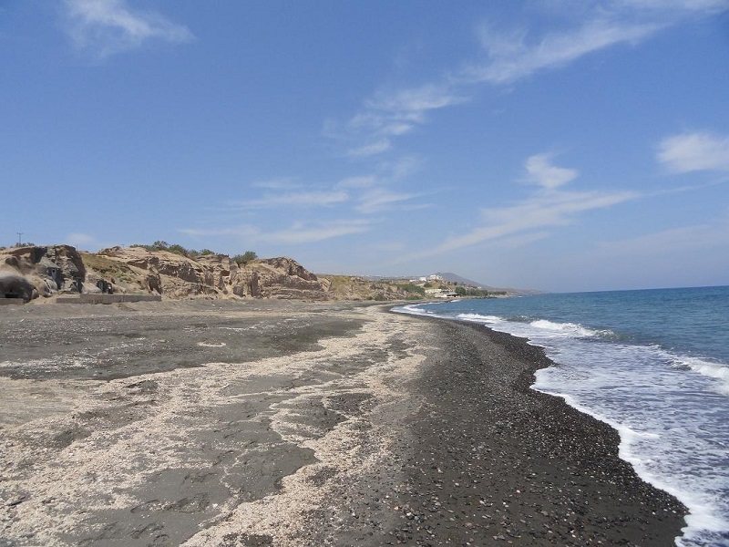 Praia Monolithos na ilha de Santorini Praia Monolithos na ilha de Santorini