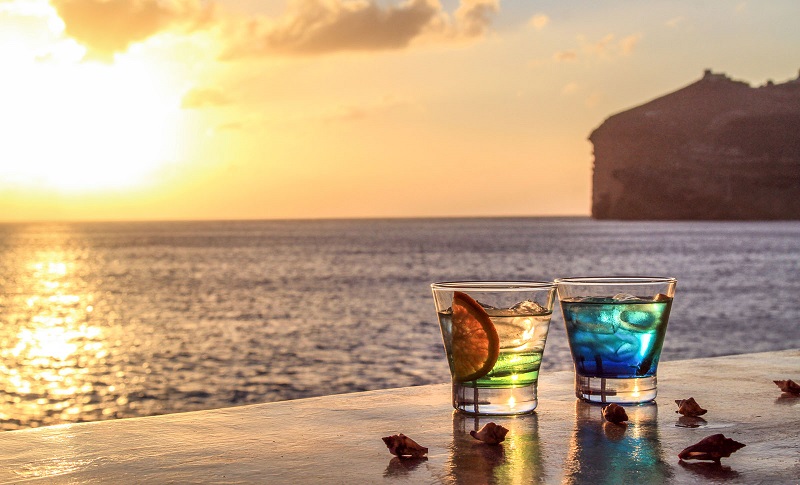 Drinks com paisagem de fundo Drinks com paisagem de fundo