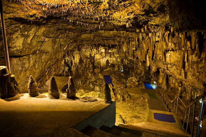 Caverna Drogarati na ilha de Cefalônia Caverna Drogarati na ilha de Cefalônia