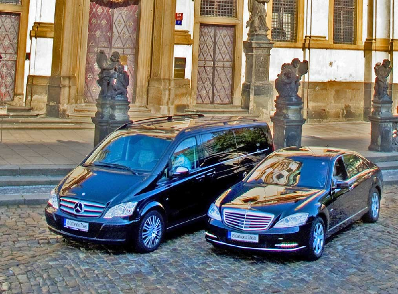 Carro e van parados Carro e van parados