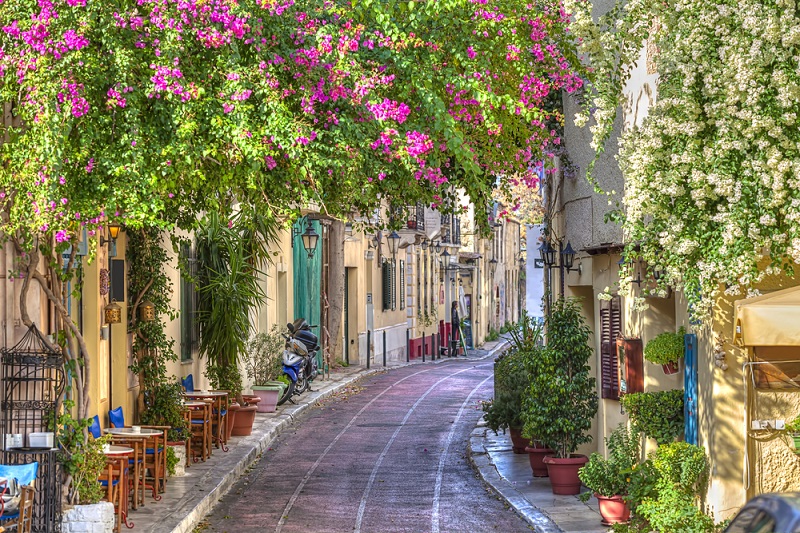 Rua da região de Plaka em Atenas Rua da região de Plaka em Atenas