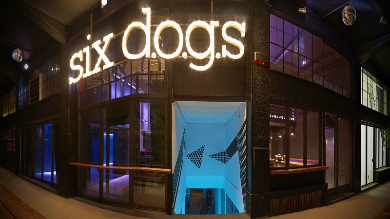 Six Dogs em Atenas Six Dogs em Atenas